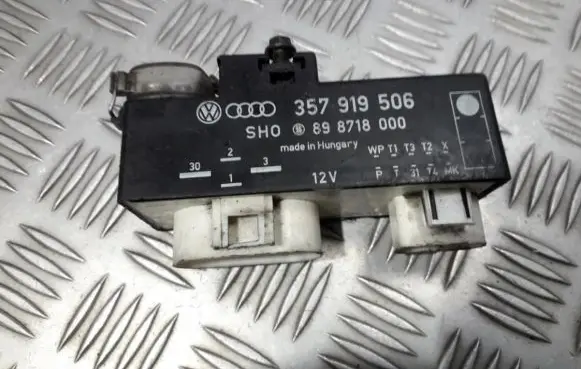 Volkswagen Golf III Coolant fan relay 357919506 898718000