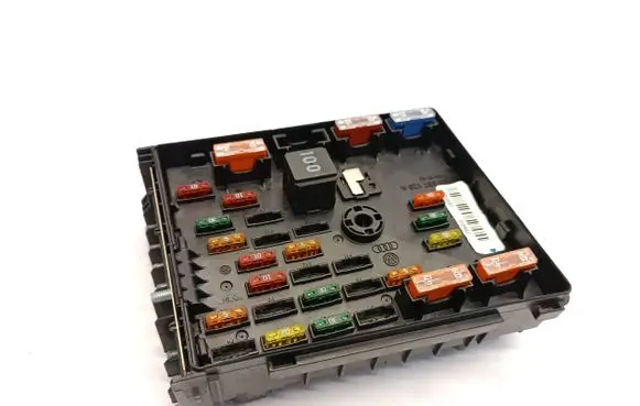 Volkswagen PASSAT B7 Fuse module 3C0937125A