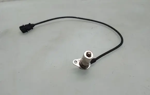 Volkswagen Golf IV Crankshaft speed sensor 