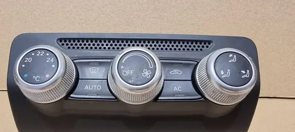 Audi A1 Climate control unit 8X0820048B