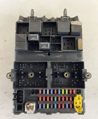 Jeep Grand Cherokee (WJ) Fuse module 04831433AC 518722202 P56050231AI