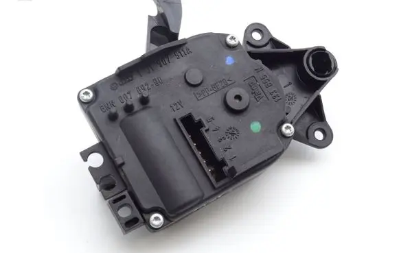 Audi A3 S3 8L Air flap motor/actuator 1J1907511A 6N007692-00