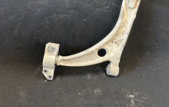 Volkswagen PASSAT B6 Front lower control arm/wishbone 3c0407153