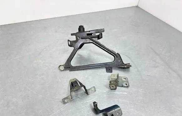 BMW 7 F01 F02 F03 F04 Fender mounting bracket 7184179