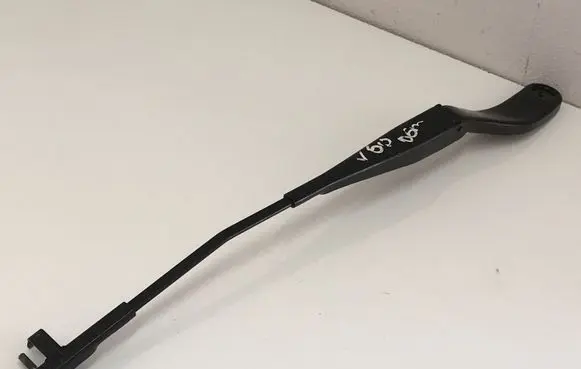Front wiper blade arm