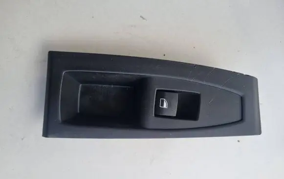 BMW 2 F46 Electric window control switch 9208107 L2A05354