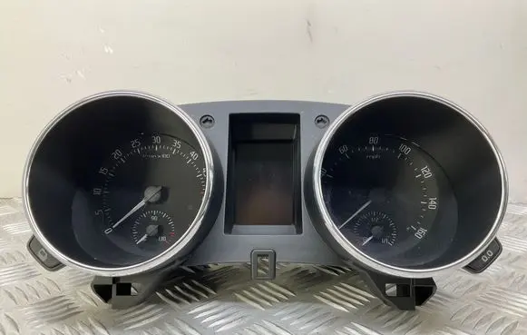 Speedometer (instrument cluster)