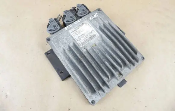 Renault Scenic II - Grand scenic II Engine control unit/module 8200309910 R0410C078A 8200331477