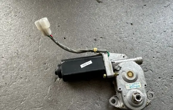 Mitsubishi Pajero Sunroof motor/actuator MB177873