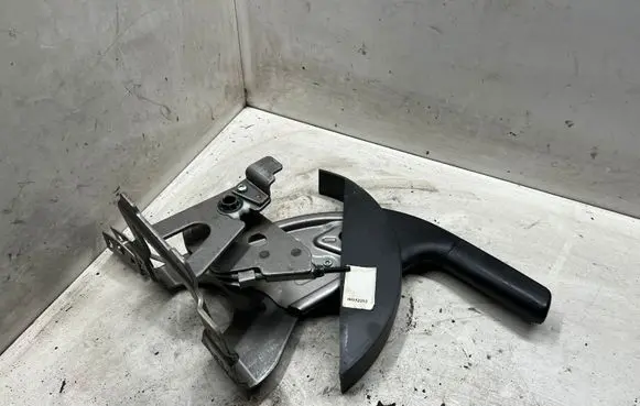 Nissan Qashqai+2 Hand brake release handle 00153293