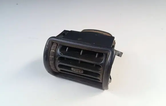 Renault Master II Dash center air vent grill 7700821780K 91031202