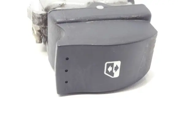 Renault Megane II Electric window control switch 28082