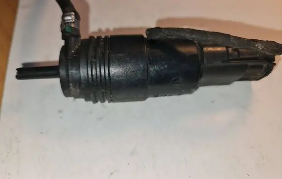 BMW 5 E39 Windscreen/windshield washer pump 67128360244