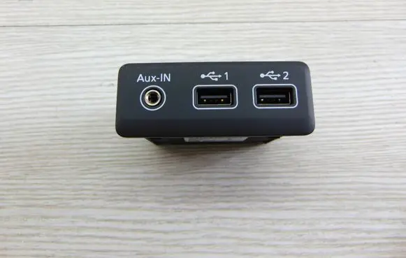 Renault Megane IV USB socket connector 280231941R 35068138 40000661