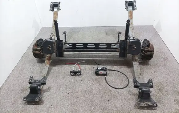 Opel Movano B Rear axle beam 555115839R