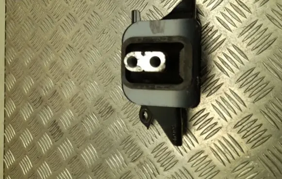 KIA Ceed Engine mount bracket 21830CR000
