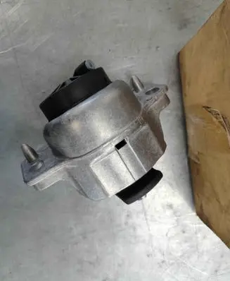 Land Rover Range Rover Velar Engine mount bracket LR141387 LR133315