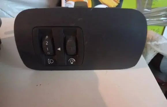 Renault Megane II Headlight level height control switch 8200176081