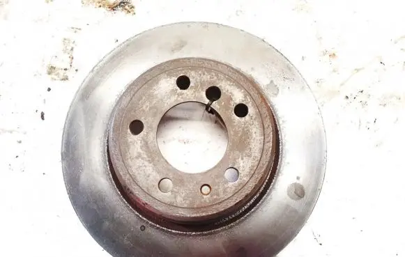 BMW 7 E38 Rear brake disc neventiliuojamas