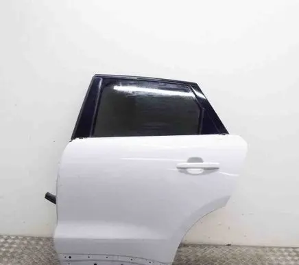 Jaguar F-Pace Rear door T4A1371