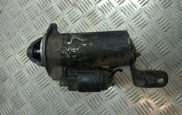 Opel Zafira A Starter motor 1005821797