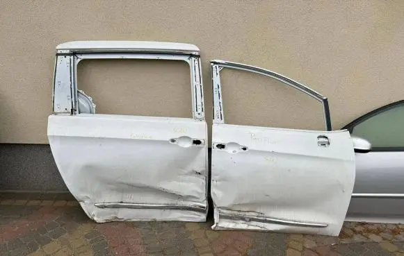 Chrysler Pacifica Front door pacyfica1