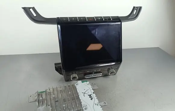 Jeep Grand Cherokee WL Radio/CD/DVD/GPS head unit 68375145AG P68527730AC