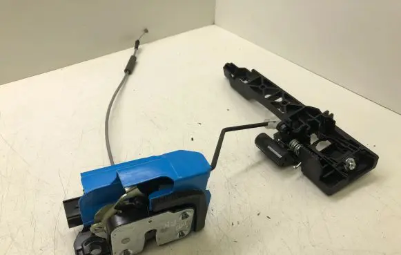 Hyundai i10 Front door lock 81310K7010
