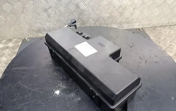 Opel Insignia A Central locking vacuum pump 