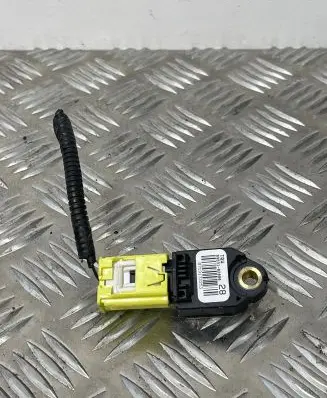 Toyota Auris 150 Airbag deployment crash/impact sensor 8983102080