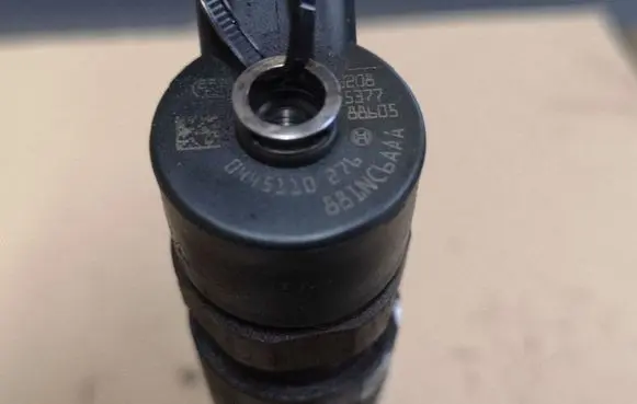 Opel Zafira B Fuel injector 0445110276