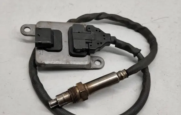 Mercedes-Benz Vito Viano W447 Lambda probe sensor A0009050108 0009050108