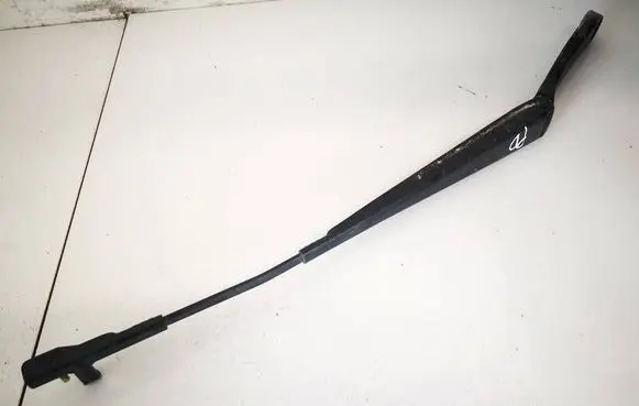 Front wiper blade arm