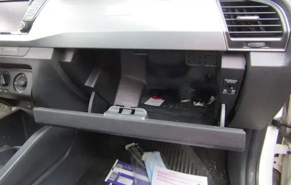 Skoda Fabia Mk3 (NJ) Glove box 