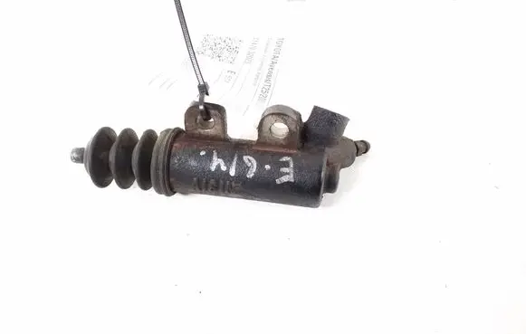 Toyota Avensis T250 Clutch slave cylinder 31470-32023
