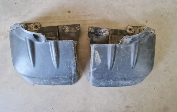 Mitsubishi L200 Mudguards set MN117453 MN117454