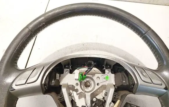 Steering wheel buttons/switches