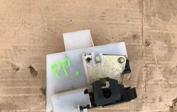 Renault Scenic I Front door lock