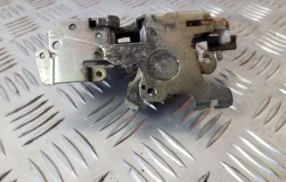 Volkswagen II LT Front door lock 9017200335