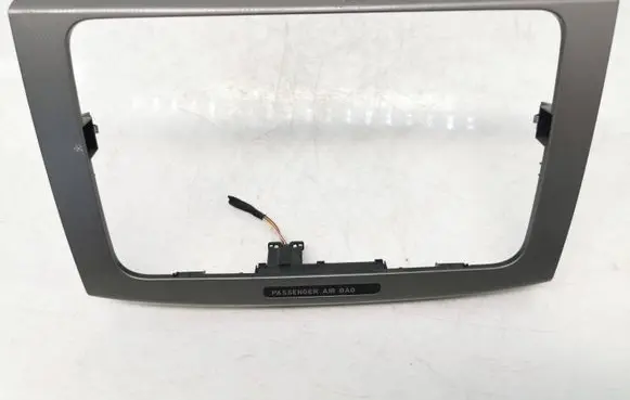 Radio/GPS head unit trim
