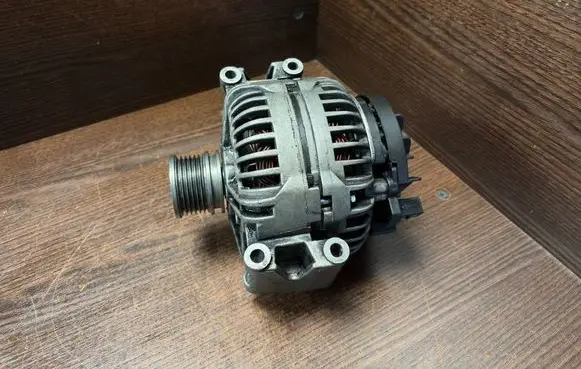 Mercedes-Benz Vito Viano W639 Generator/alternator 89213259