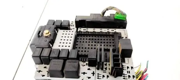 Volvo V70 Fuse box set P8691998 T36333603
