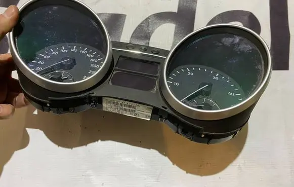 Mercedes-Benz ML W164 Speedometer (instrument cluster) A1645404947 1645404947