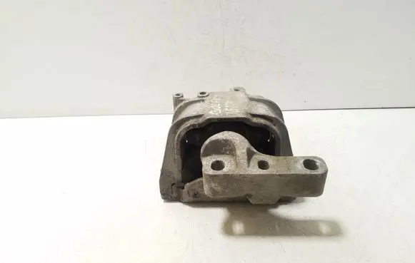 Volkswagen Golf V Engine mount bracket 1K0199262