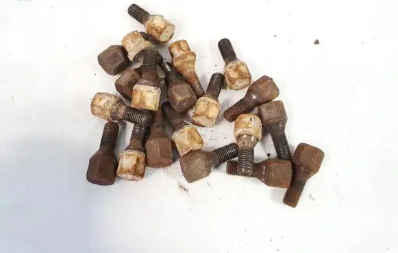 Opel Omega A Nuts/bolts 