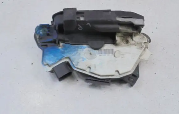 Skoda Fabia Mk2 (5J) Front door lock 1S1837015B