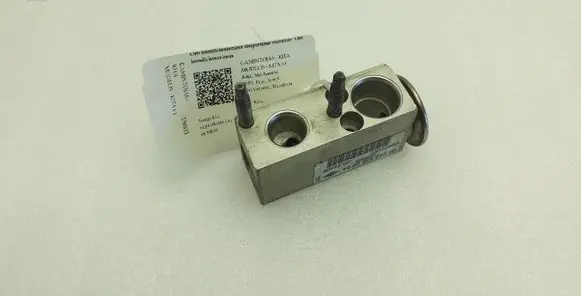 Mercedes-Benz E C207 W207 Air conditioning (A/C) expansion valve 2128300284