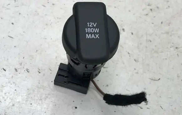 Honda ZR-V 12 V Socket (front) 240106WD