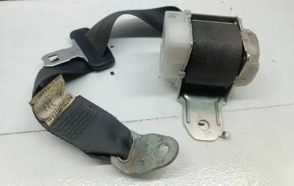 Middle seatbelt (rear)