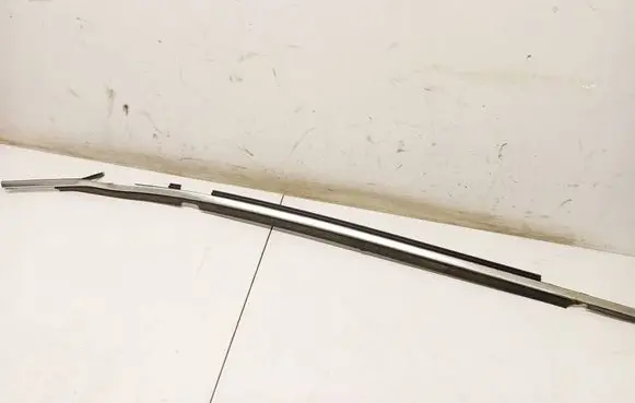 Volvo XC90 Front door glass trim molding 30661285
